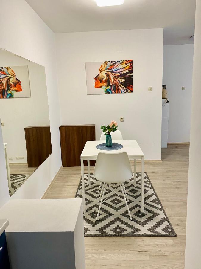 Regina'S Modern Apartment2 Skopje Exterior photo